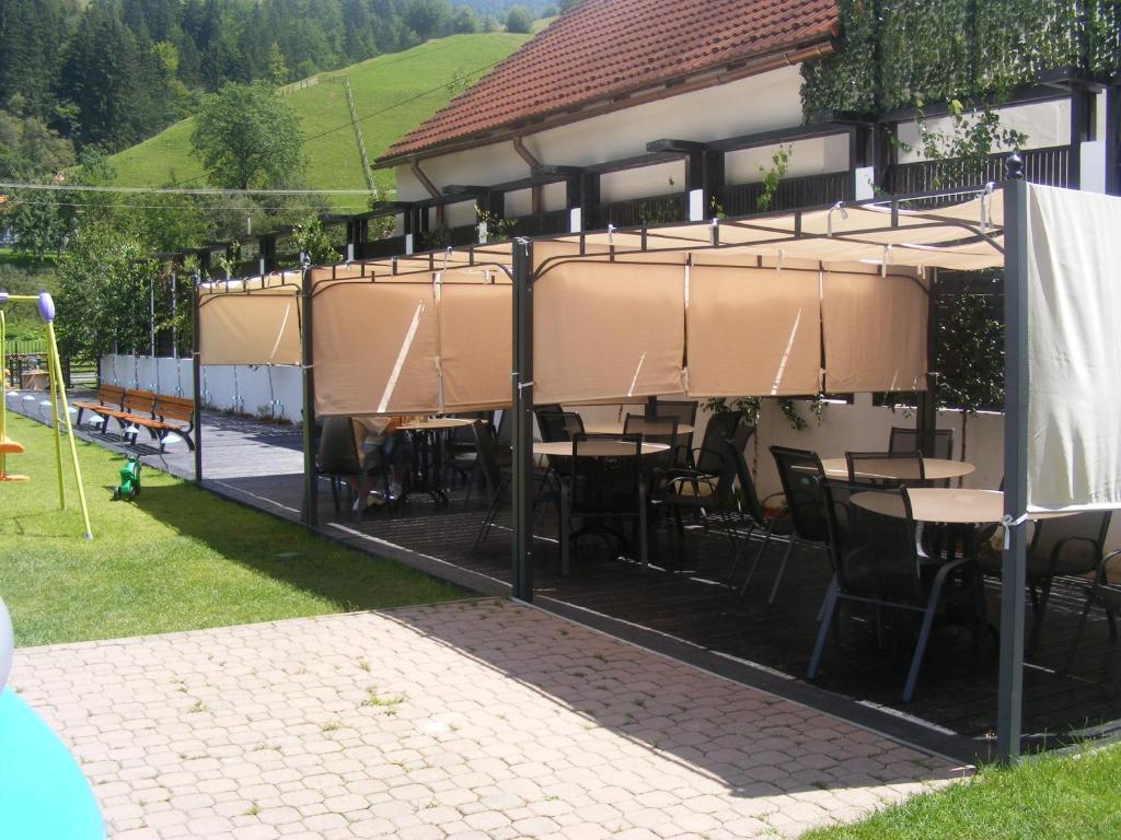 Hotel Hillden Lodge&Restaurant Drumu Carului Exterior photo